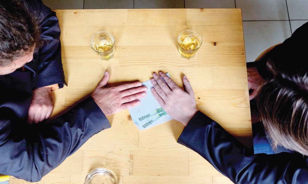 Komšo, daj par hiljadarki, drva za ogrev sigurno stižu!