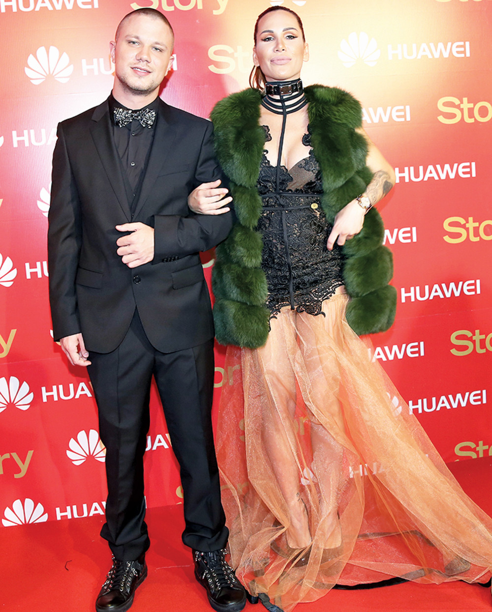 Nikolija u pola noći ljulja bebu!