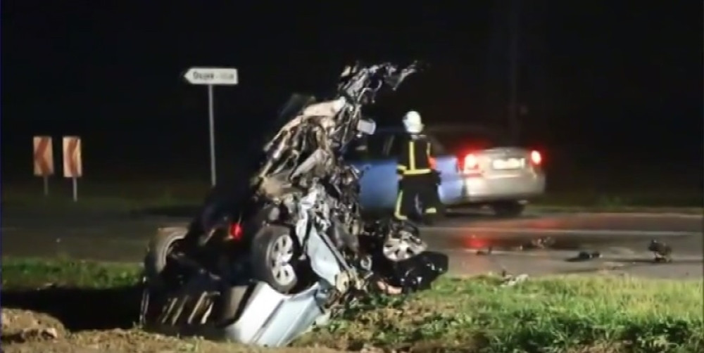 Zakucao se u drugo vozilo da bi se ubio?