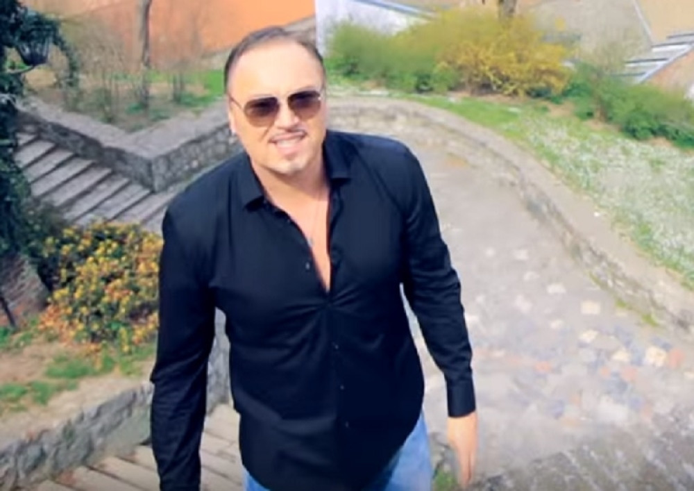 Knez samo udovoljava devojci! (FOTO)