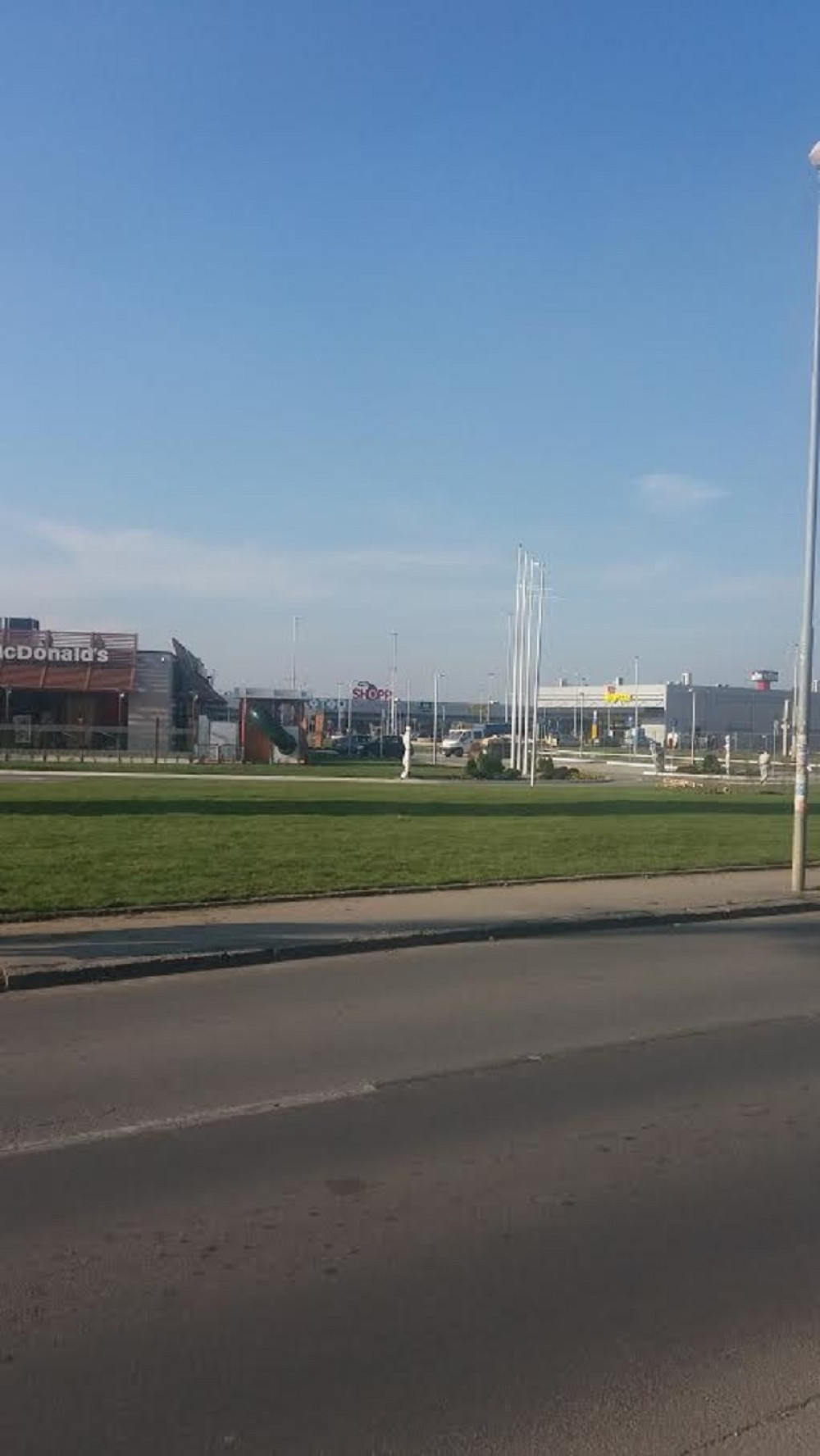 Borča dobila tržni centar! (FOTO)