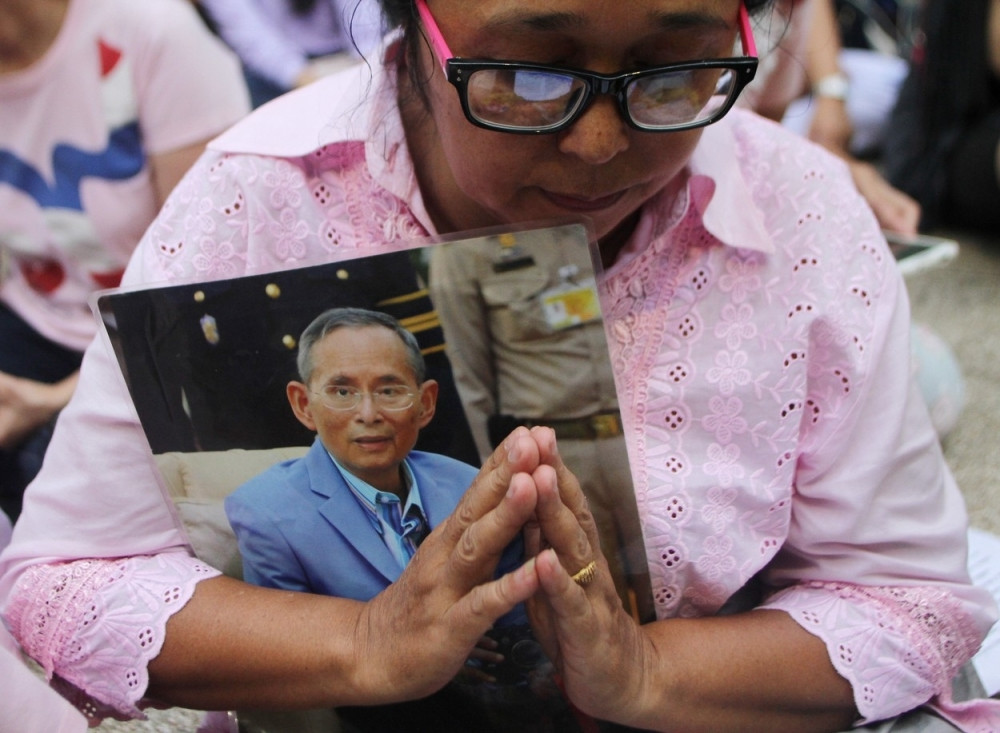 Ipak umro tajlandski kralj! (FOTO)