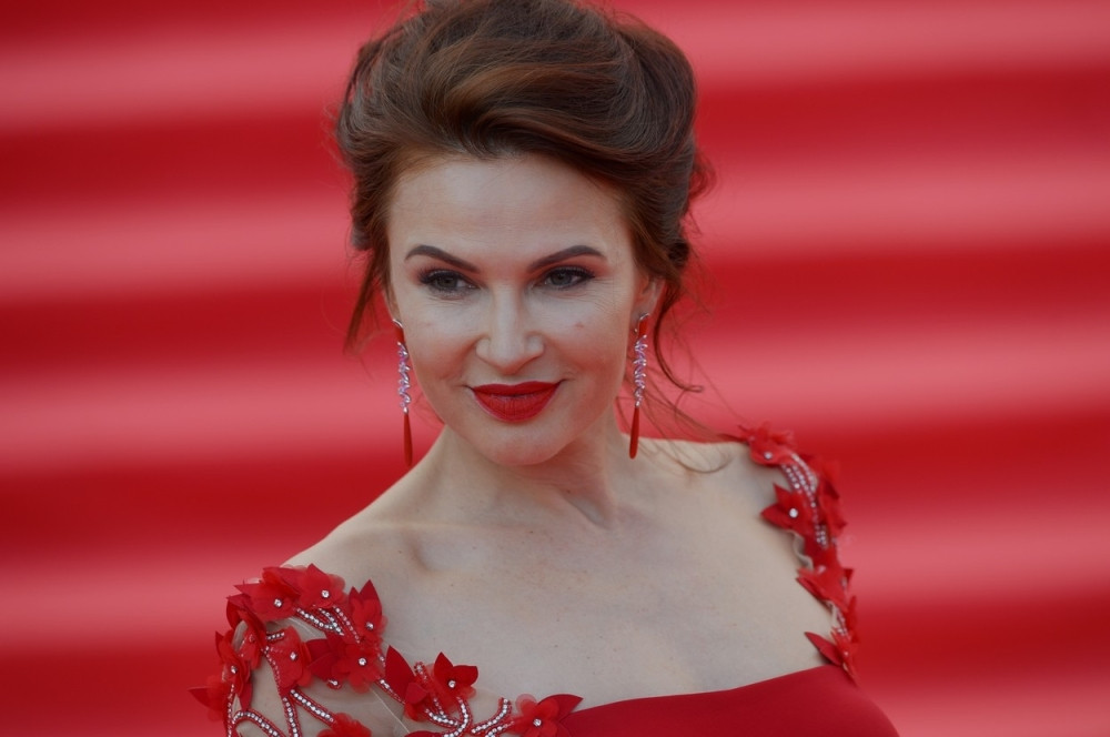 Toliko se napumpala da ne može da jede (VIDEO)