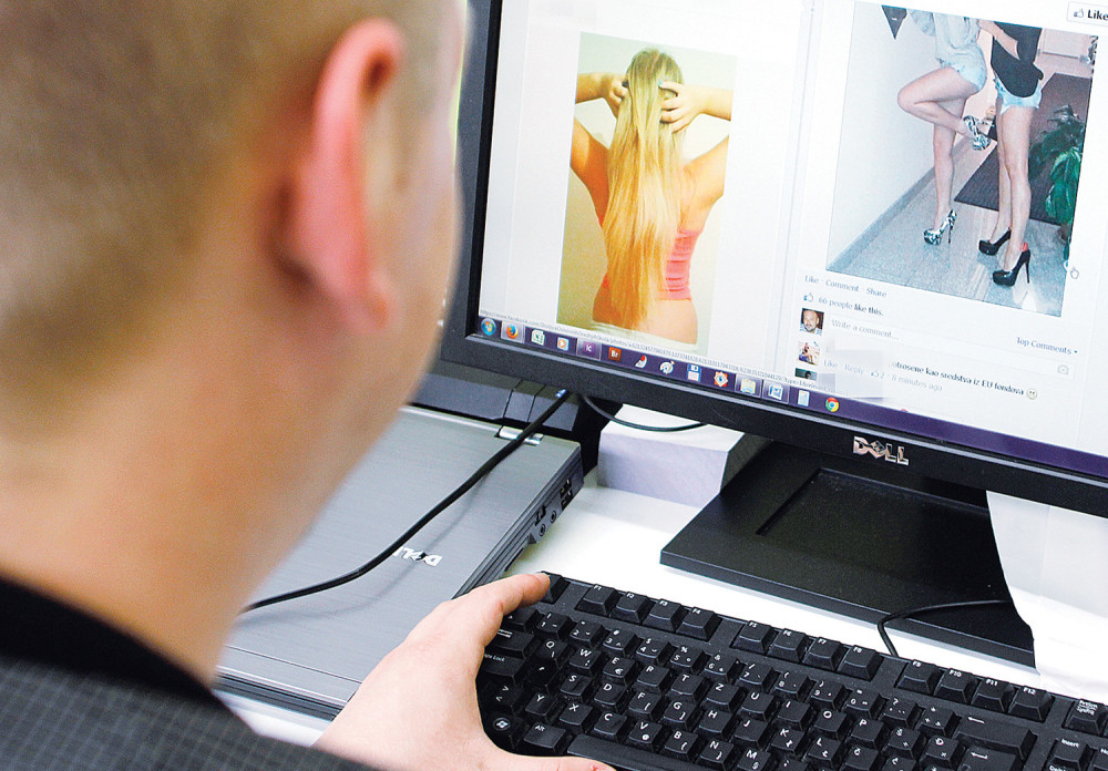 Đaci Fejsbukom širili fotografije golih drugarica!