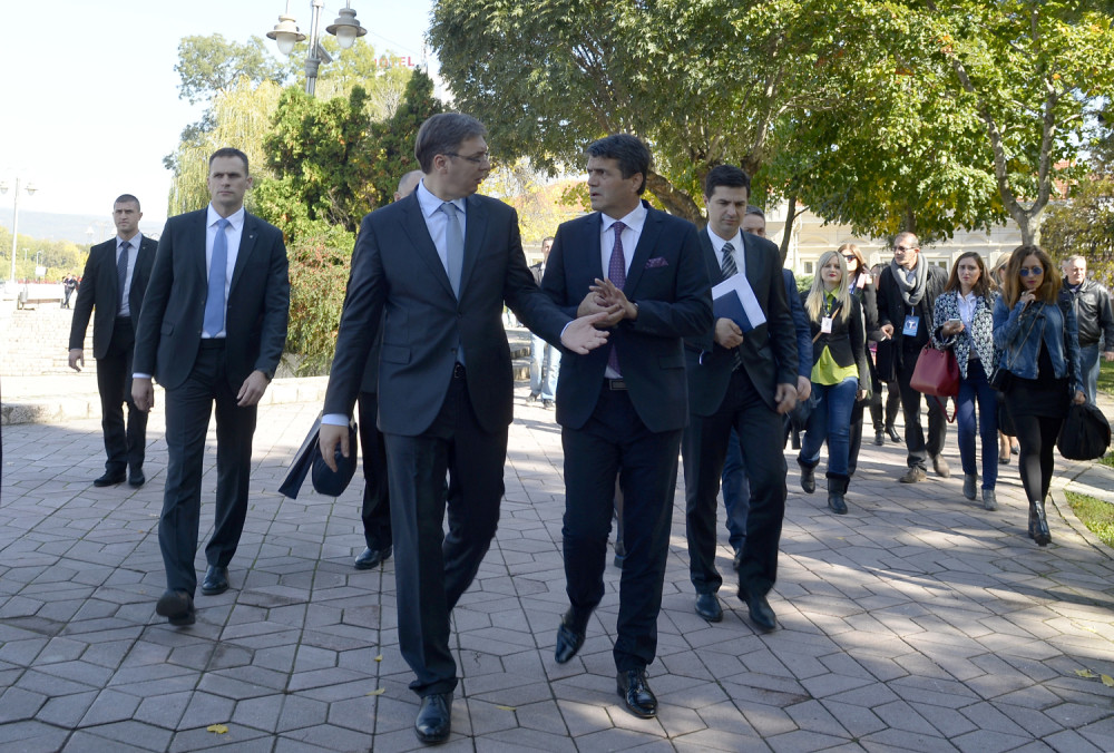Vučić izribao gradonačelnika Niša