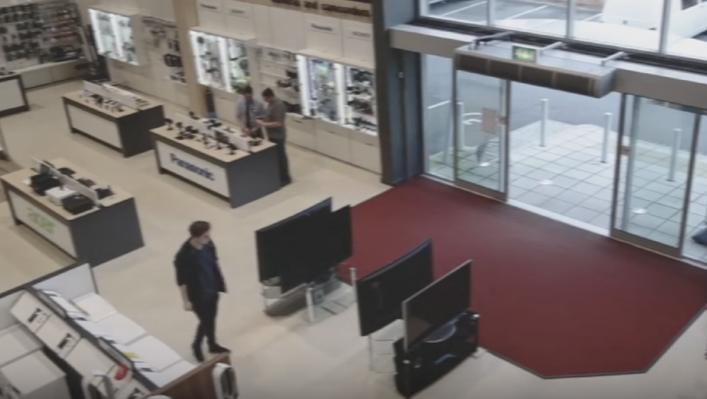 On je najveća šeprtlja na svetu! Šteta 5.500 evra! (VIDEO)