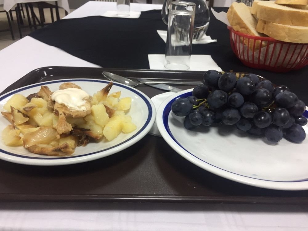 Ovo je vojnička večera naših ministara (FOTO)