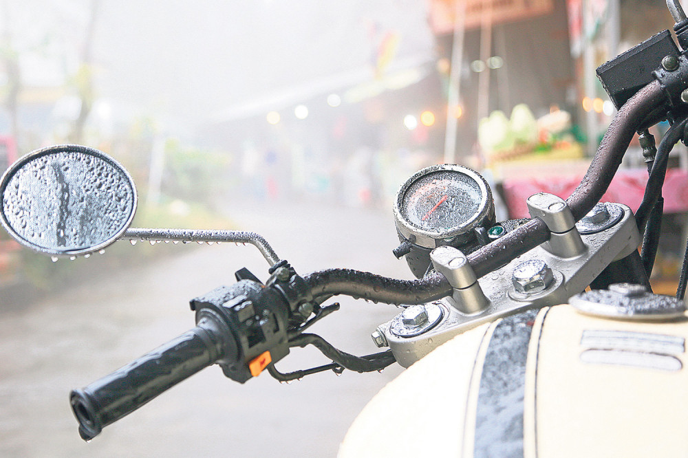 Motorciklista povređen u udesu