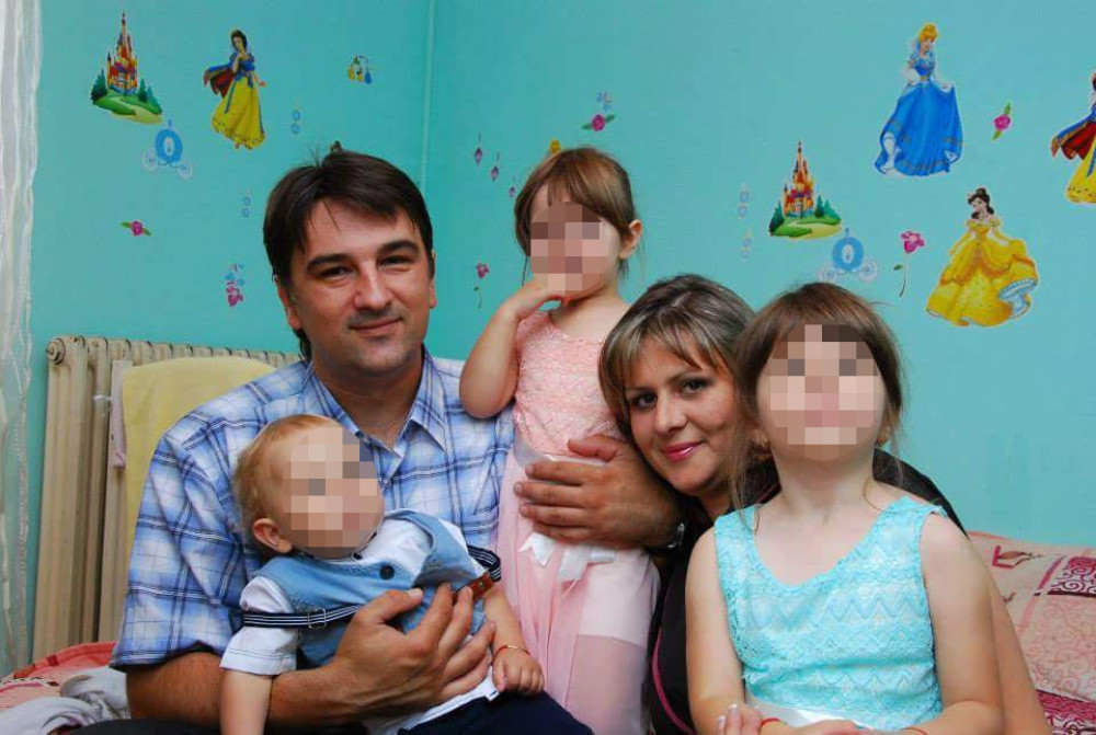 Mame sa troje dece traže mesečnu nadoknadu!