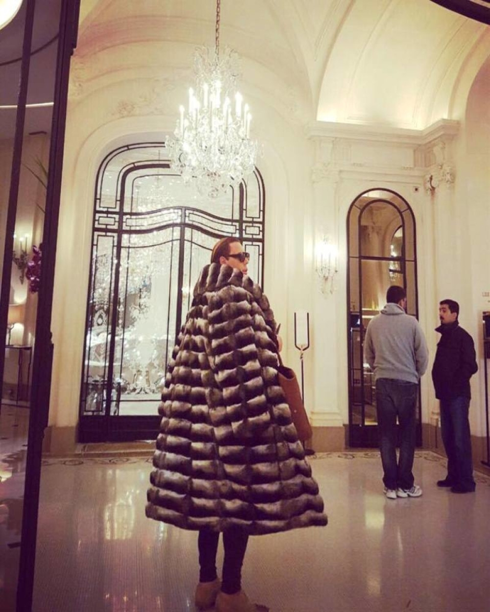 Bačena bomba na automobil oca poznate zvezde!