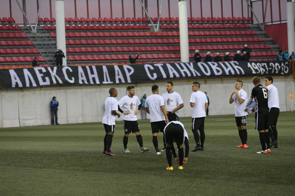 "Doneli su nam majice i rekli da obučemo"