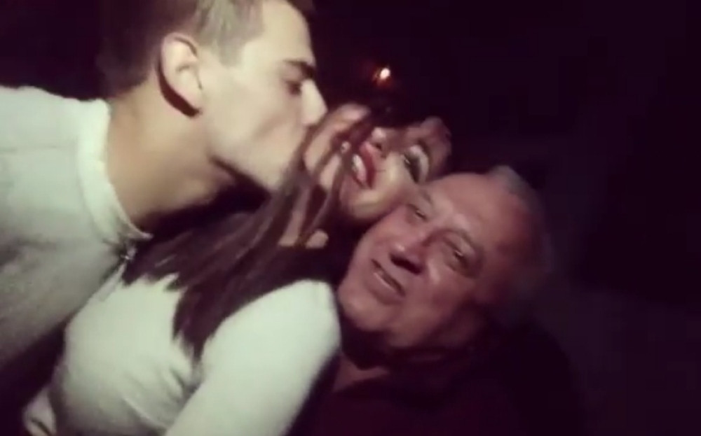 Ružica u stiskavcu sa Erom i njegovim unukom (VIDEO)