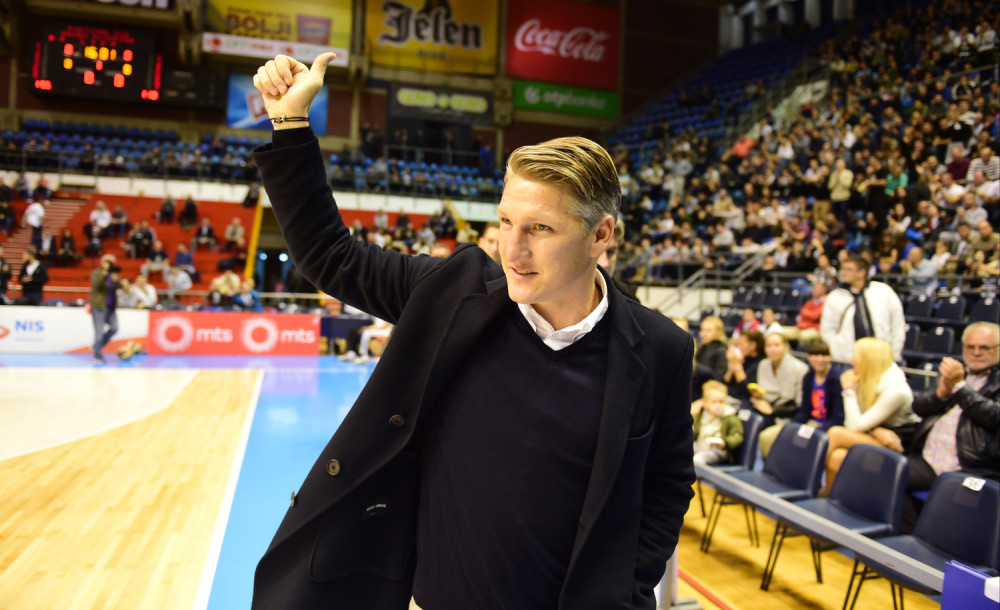 Halom se orilo: "Švajni, grobare" (FOTO GALERIJA+VIDEO)