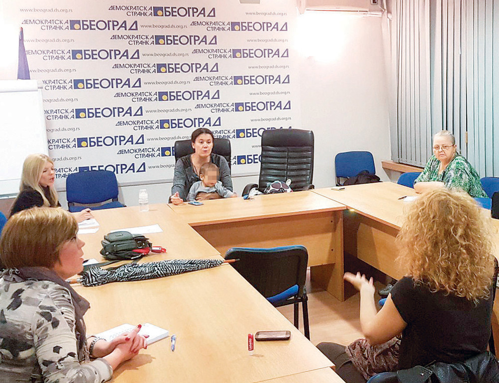 Na sastanak došla sa bebom