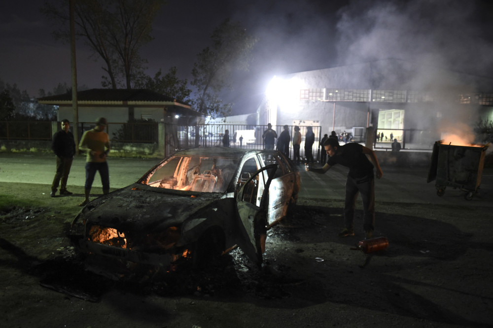 Pobuna migranata u kampu zbog smrti majke i sina (FOTO)