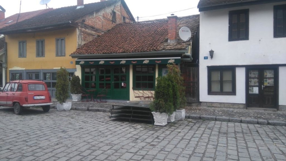 Pripadnik “Četnika” izboden u kafiću