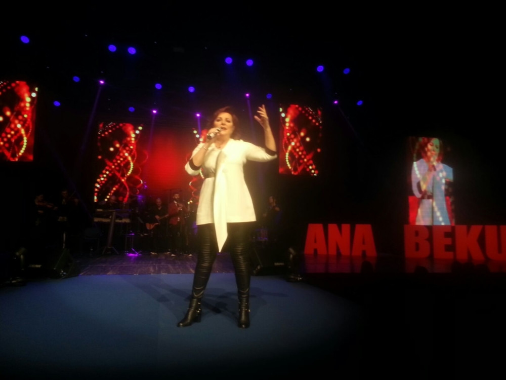 Ana Bekuta posvetila pesmu Mrki (VIDEO)