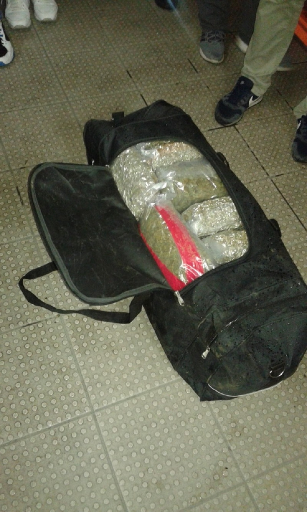 Pao sa 40 kilograma skanka posle filmske potere!