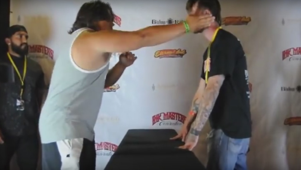 Ovako izgleda takmičenje u lupanju šamara (VIDEO)