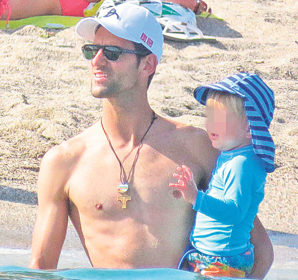 KO BI REKAO Dok su im očevi ljuti rivali evo šta je mali Stefan Đoković radio sa decom Rodžera Federera (FOTO)