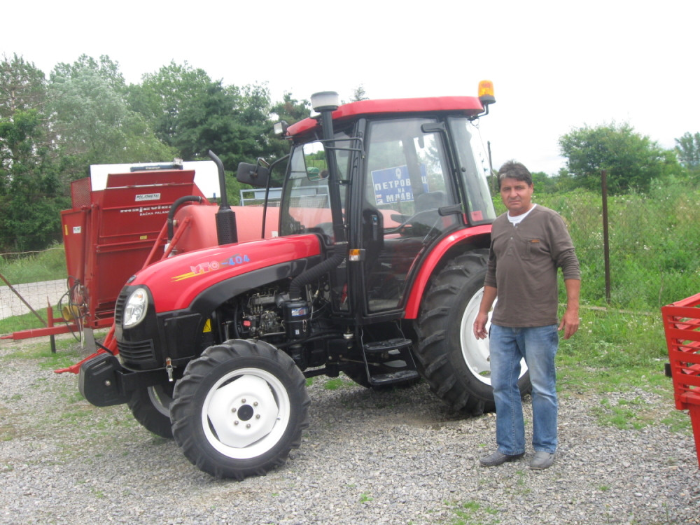 Uspavali pse, ukrali traktor, pa ostali bez goriva!