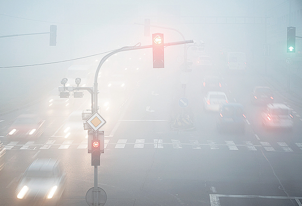 Mokri kolovozi i velika magla širom Srbije! Smanjena vidljivost na putevima!