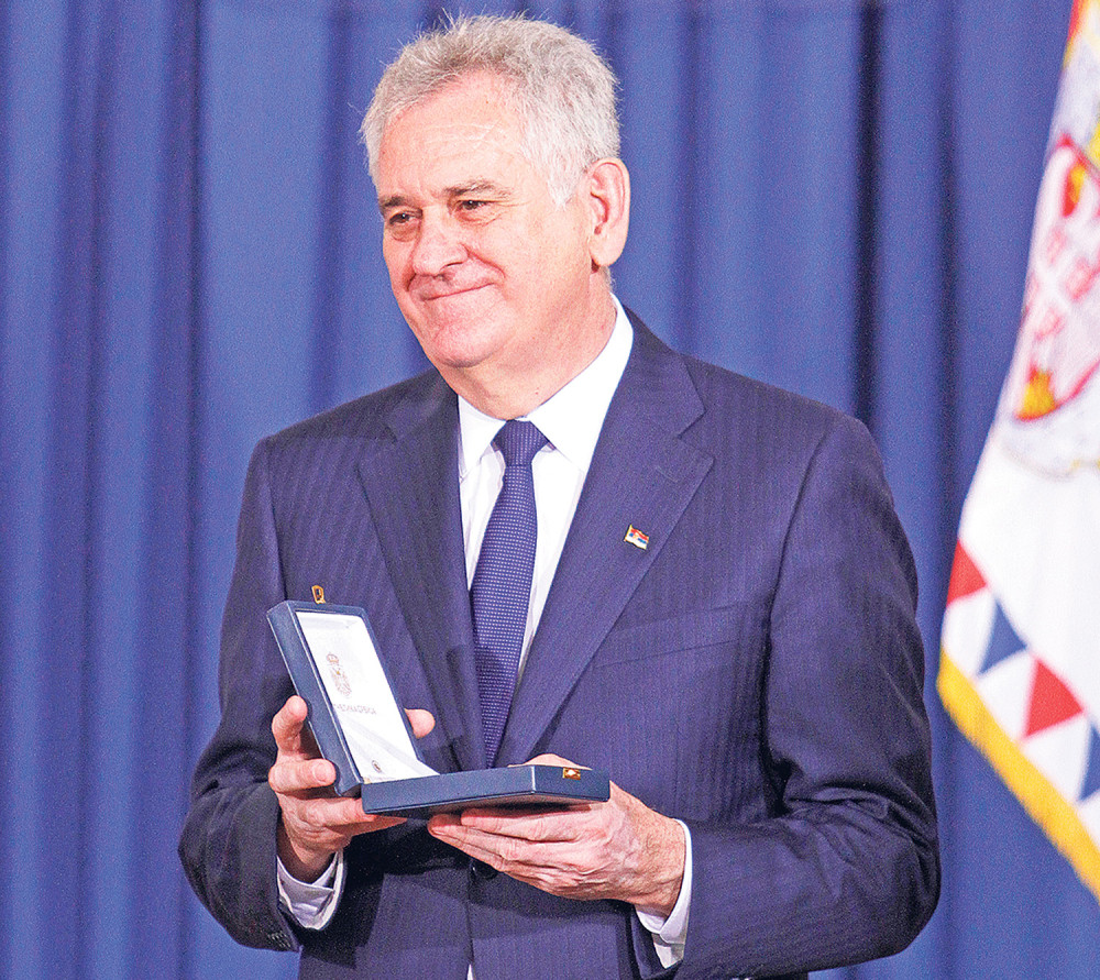 Sve njih će Toma da odlikujke