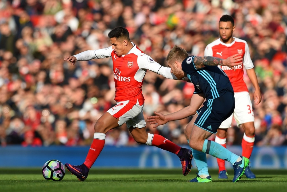 Arsenal nije pobedio, ali je postao lider!