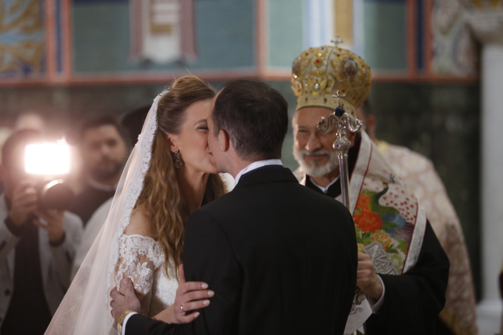 Invazija insekata na venčanju Karađorđevića (VIDEO)