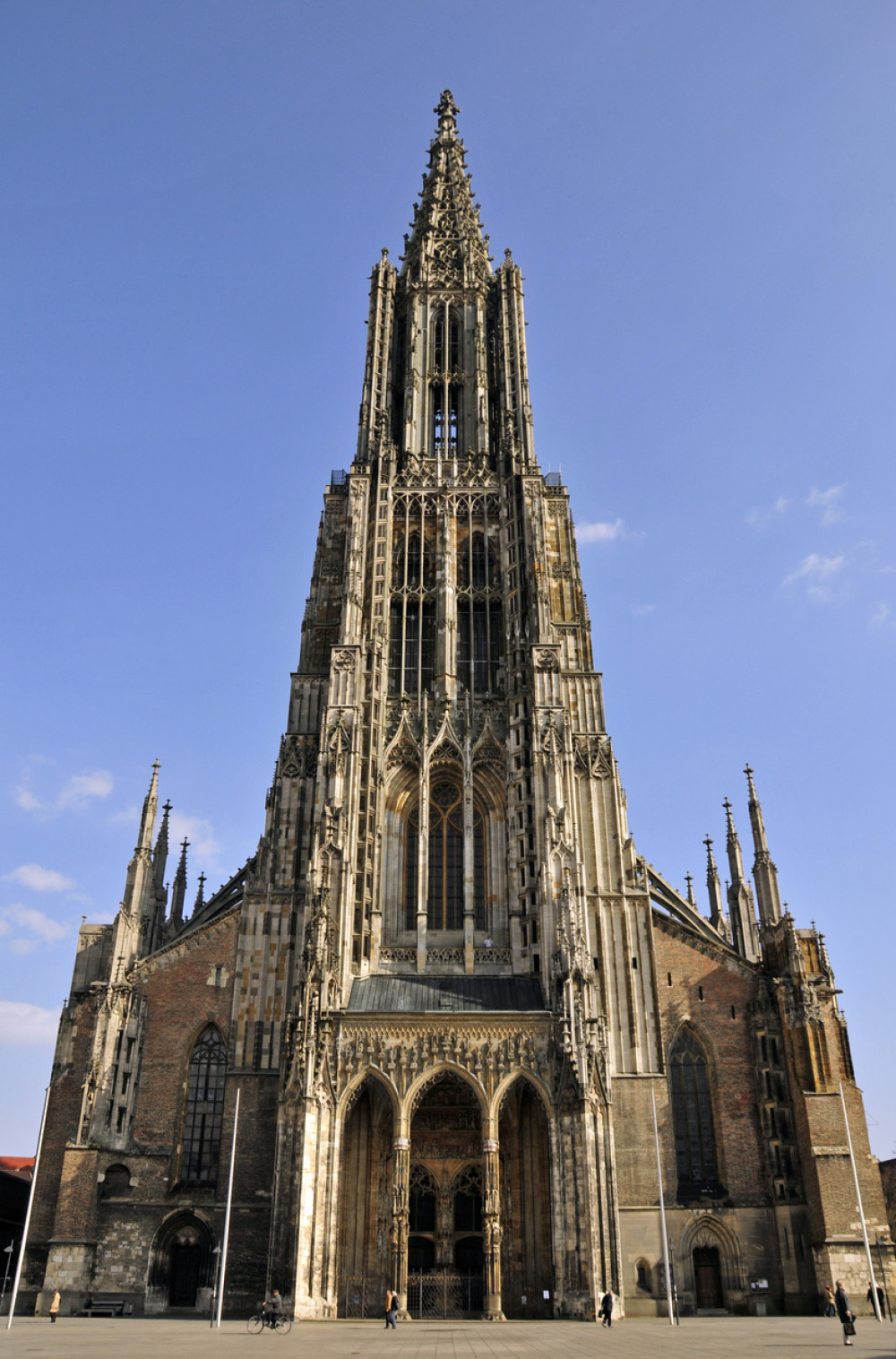 Najviša katedrala na svetu se urušava, razlog je najbizarniji mogući!