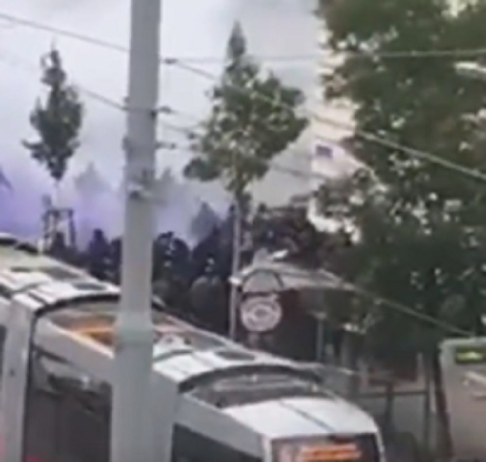 Navijači se sukobili uoči derbija (VIDEO)