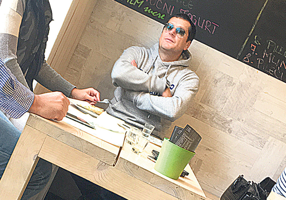 Aco spremio ženi ručak, ali u kafani (FOTO)