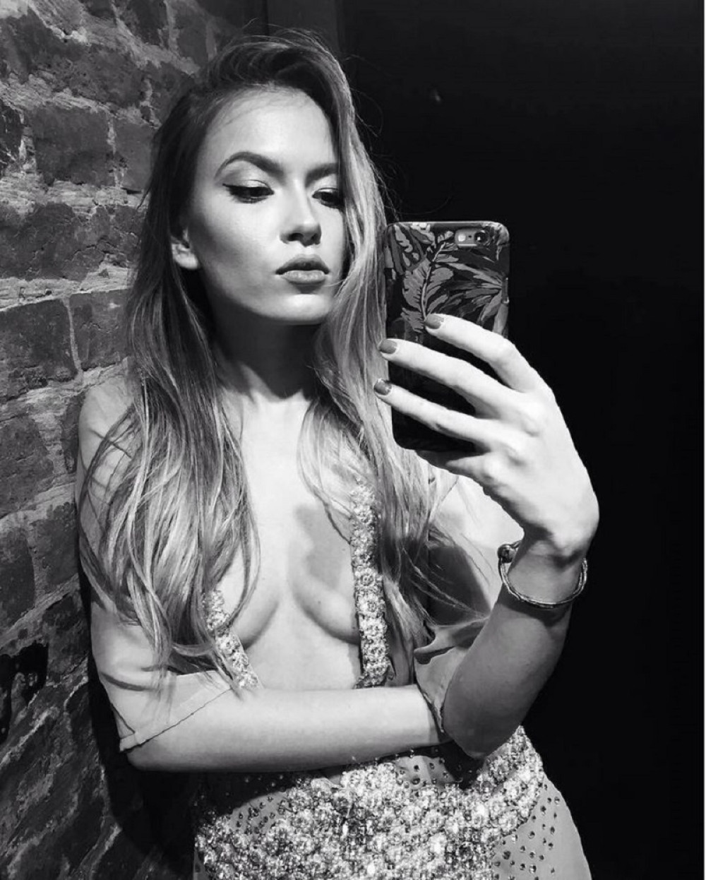 Porodila se srpska voditeljka! Evo koje je ime lepotica sa ekrana dala prvom detetu (FOTO)