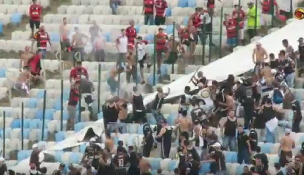 Huligani brutalno prebili policajca! (VIDEO)