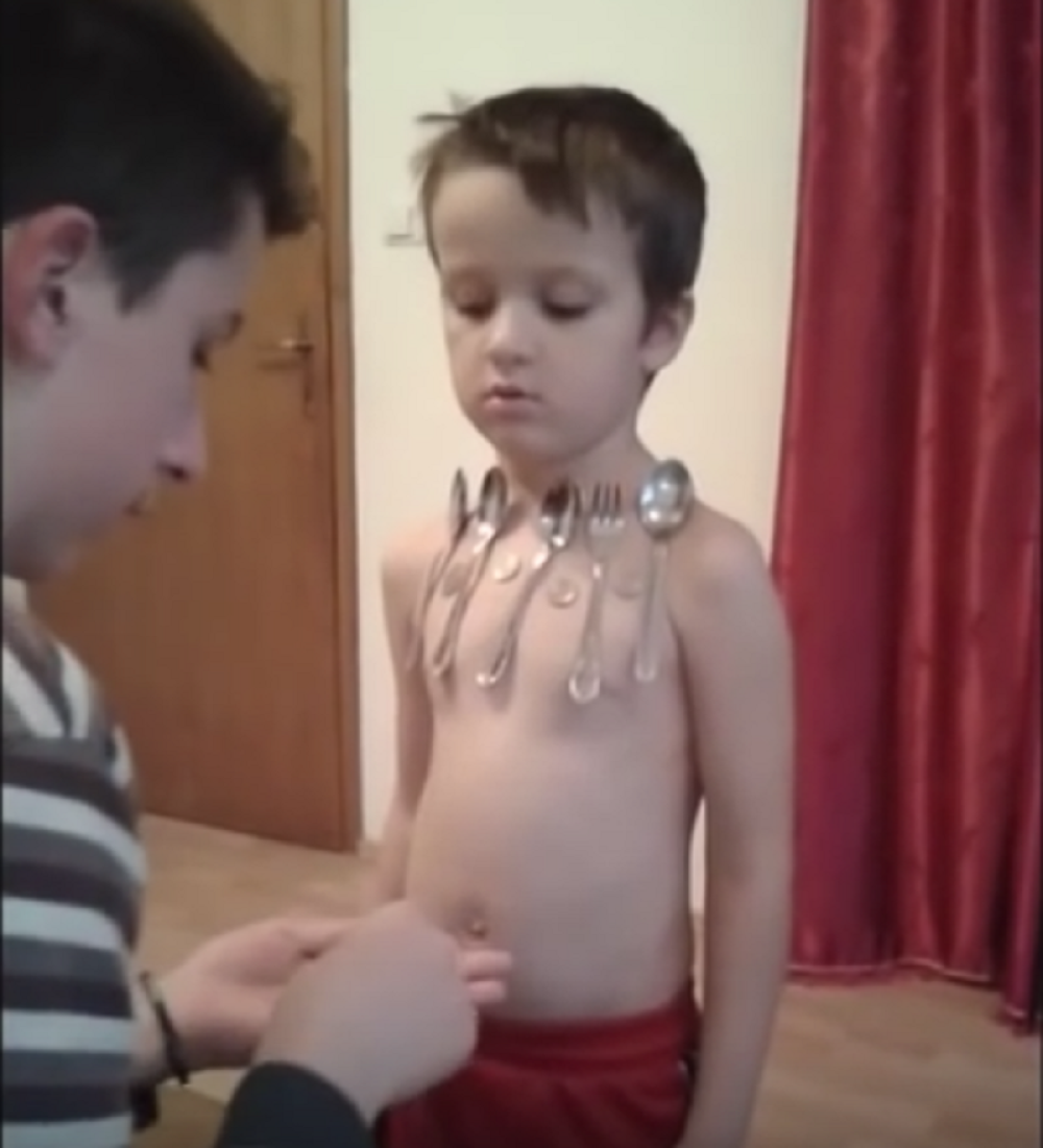 Dečak iz Bosne magnet za escajg! (VIDEO)