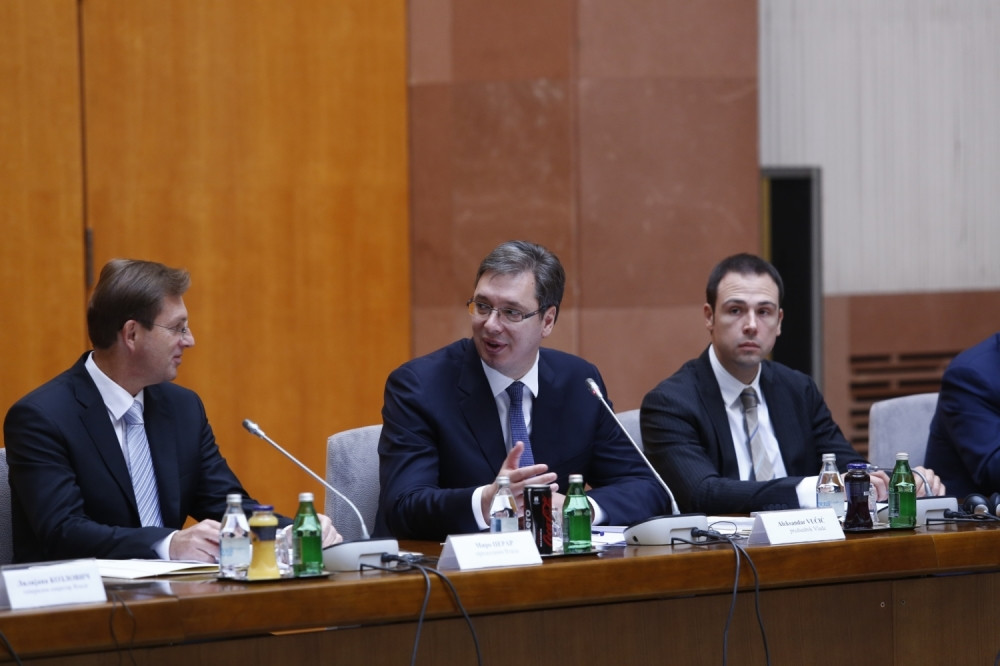 Vučić Ceraru - Vaši problemi ko muva na međedu