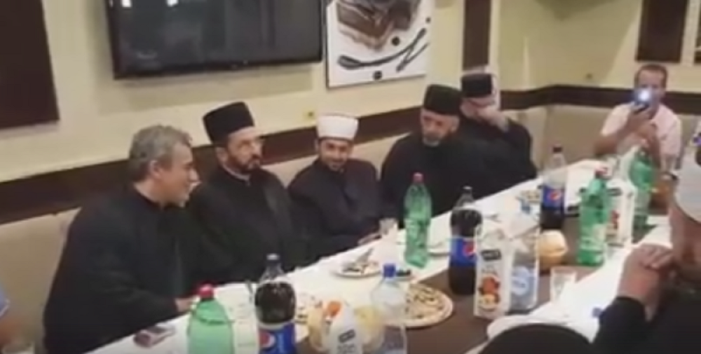 Zapevali popovi i hodže! (VIDEO)