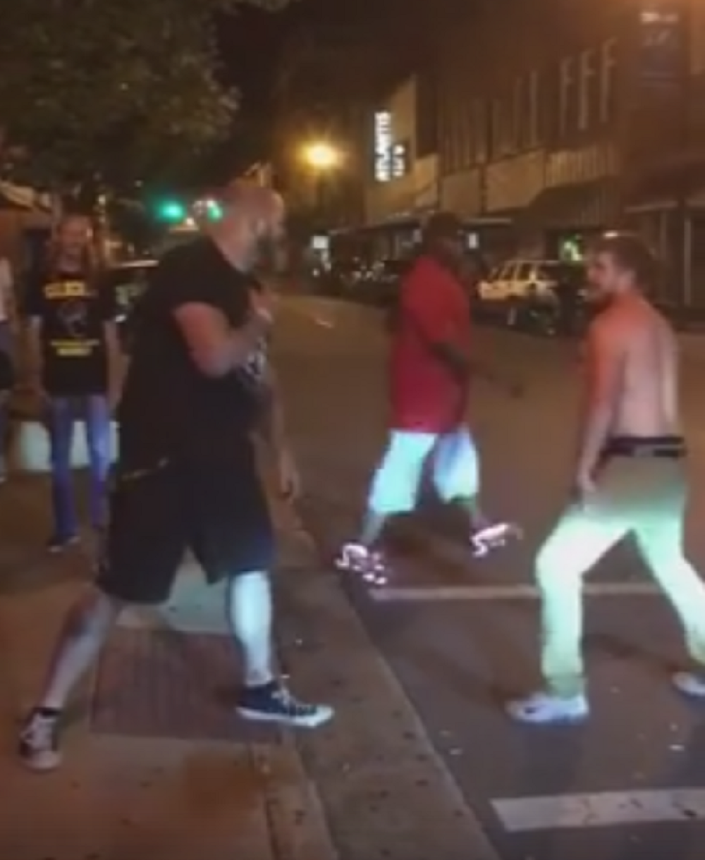 Evo zašto nije dobra ideja napasti MMA borca (VIDEO)