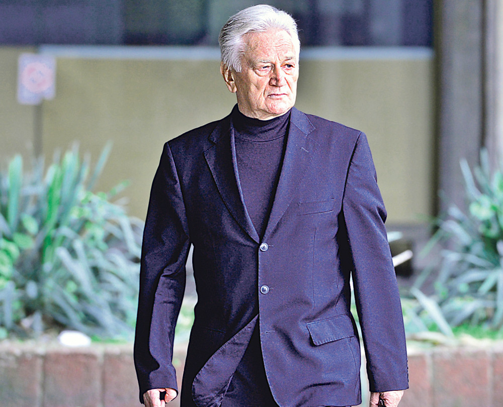 Bavim se paraglajdingom, nikad više u politiku!