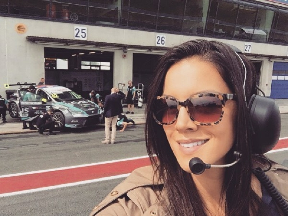 Supruga srpskog automobiliste ostaviće vas bez daha!