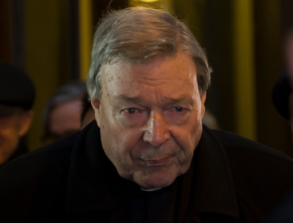 Papin savetnik seksualno zlostavljao decu!