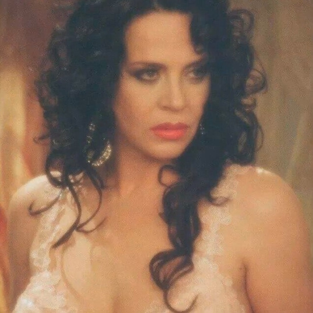 Našoj pevačici ubili majku, a brat joj umro