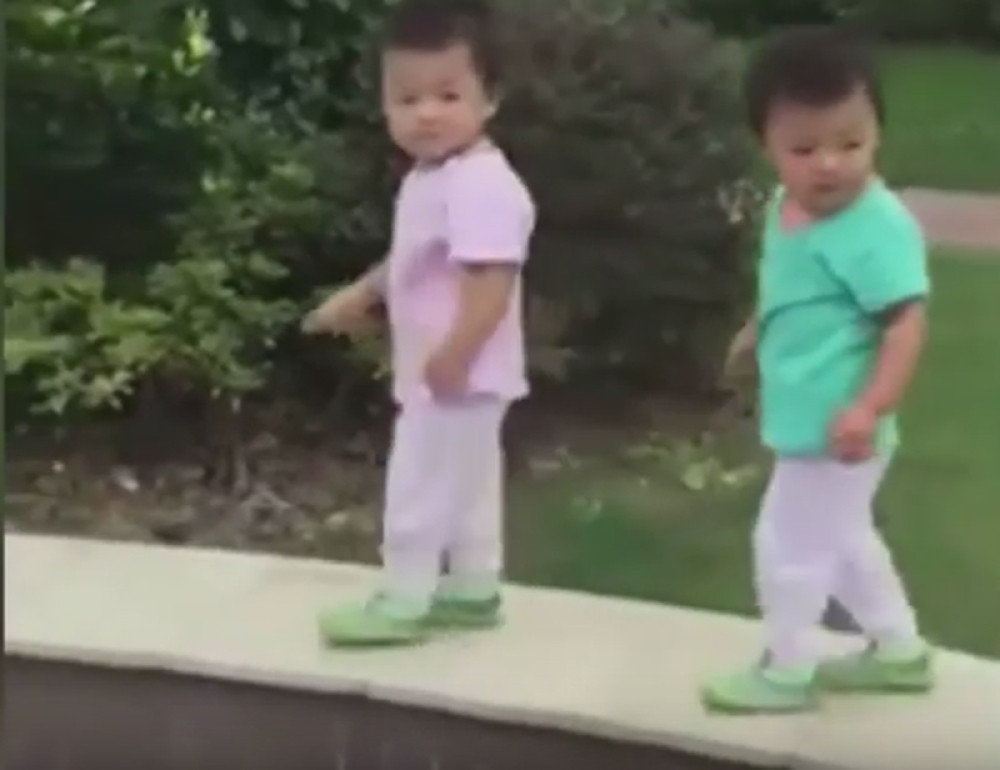 O ovim blizancima priča ceo svet! (VIDEO)