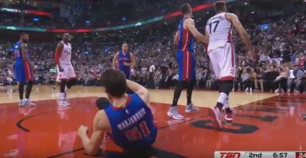 Ovakvo kucanje preko Bobija nikada niste videli! (VIDEO)