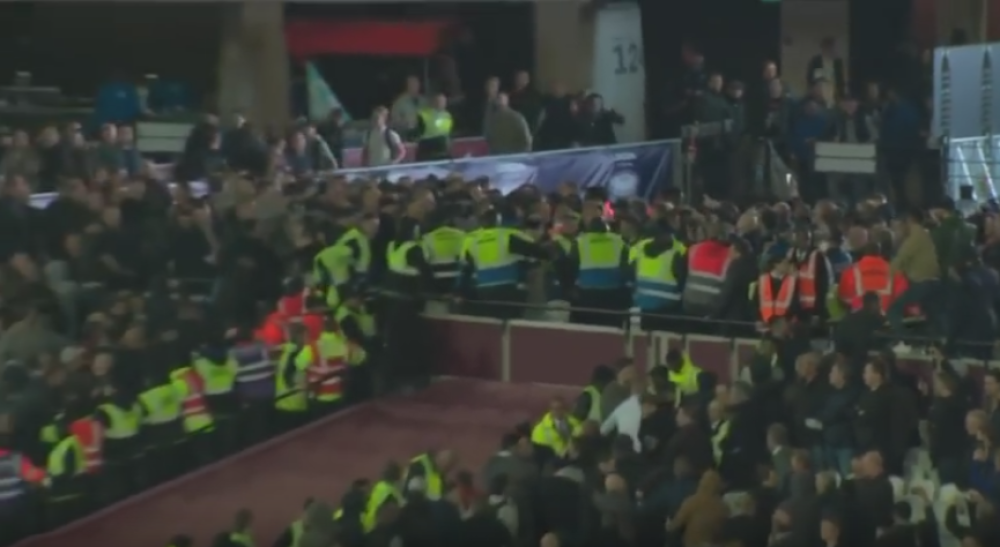 Žestoka tuča navijača Vest Hema i Čelsija! (VIDEO)