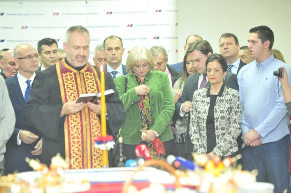 Velja i Cakana kod naprednjaka na slavi (FOTO)