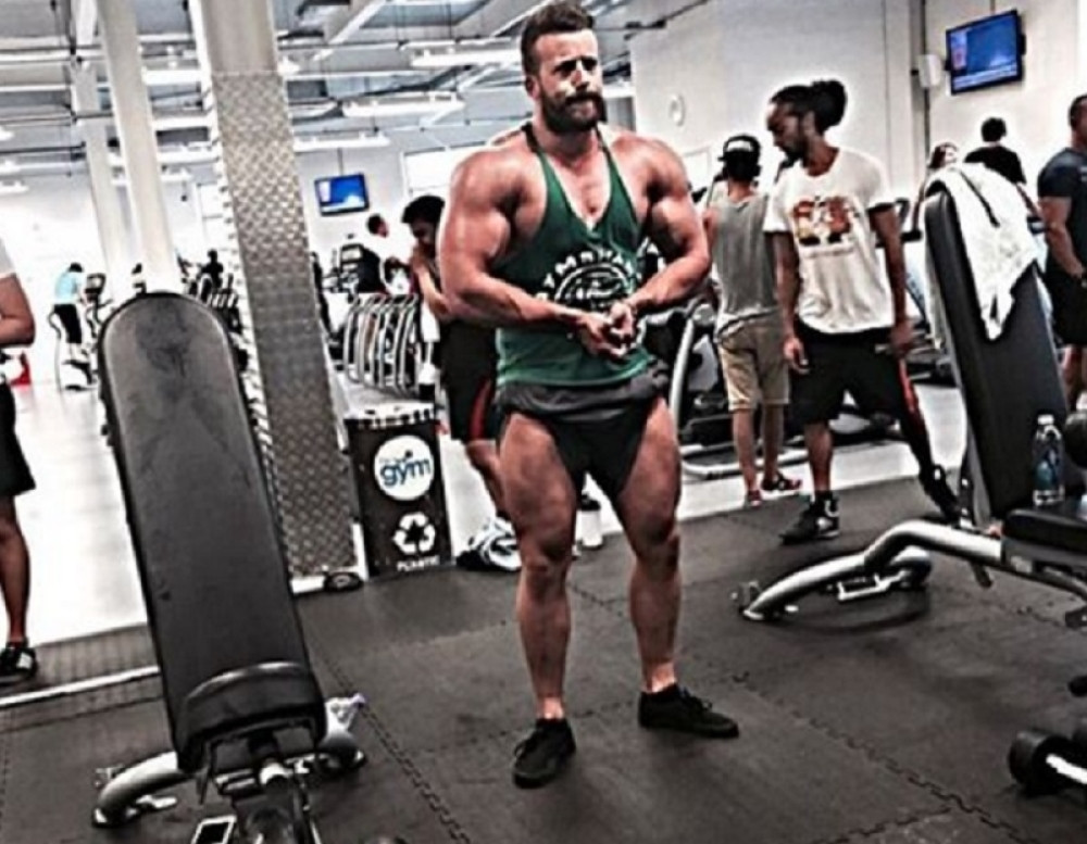 Hteo da gleda par kako se seksaju, pa preminuo