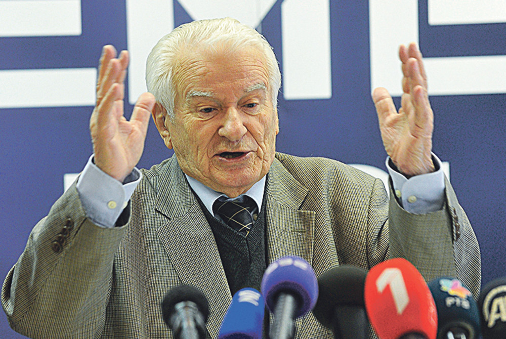 Mićun ljut kao ris iskulirao Šutanovca!