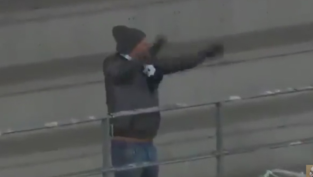 Putovao 500 kilometara i bio jedini na tribinama (VIDEO)