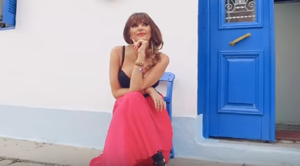 Viki novom pesmom leči depresiju (VIDEO)